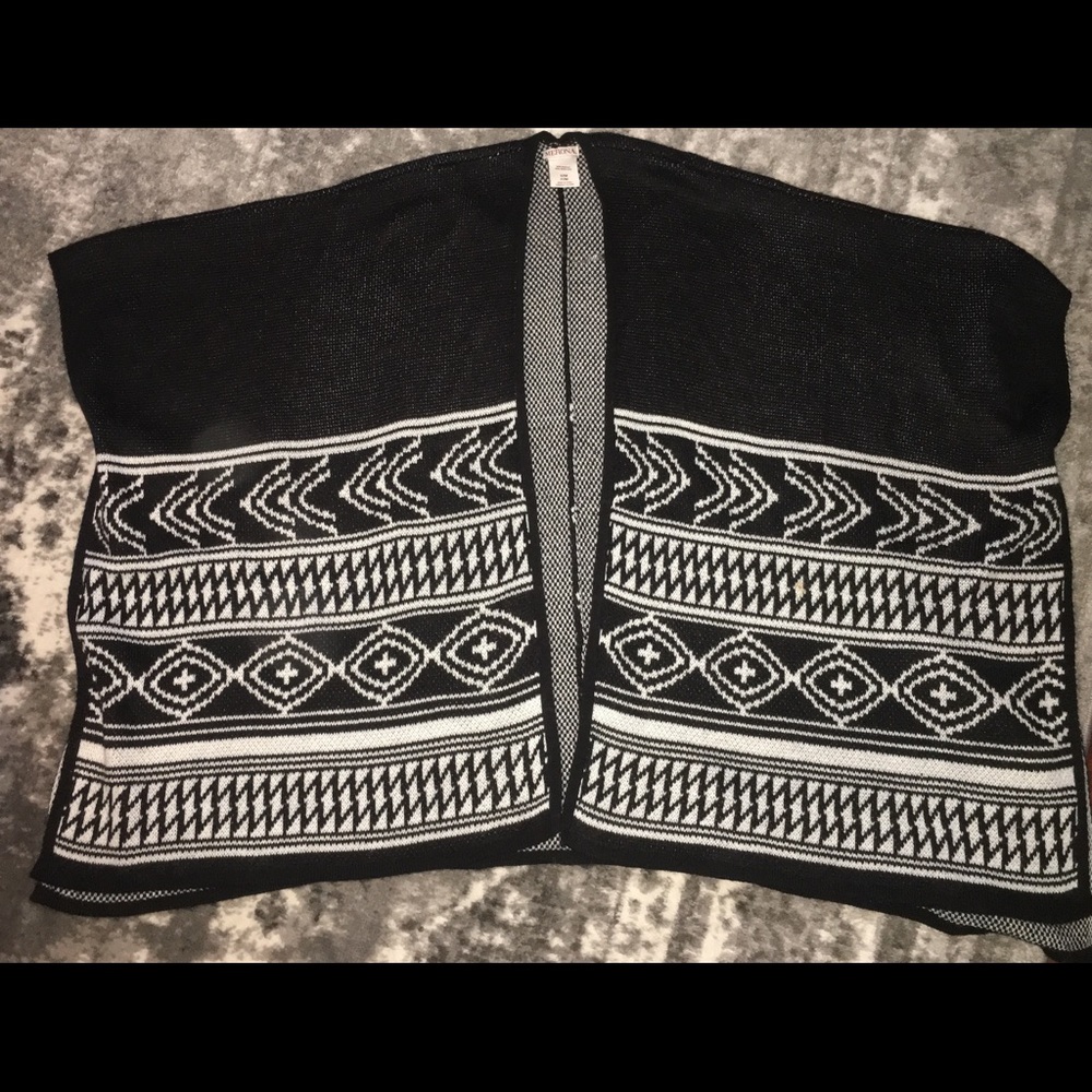 B&W poncho